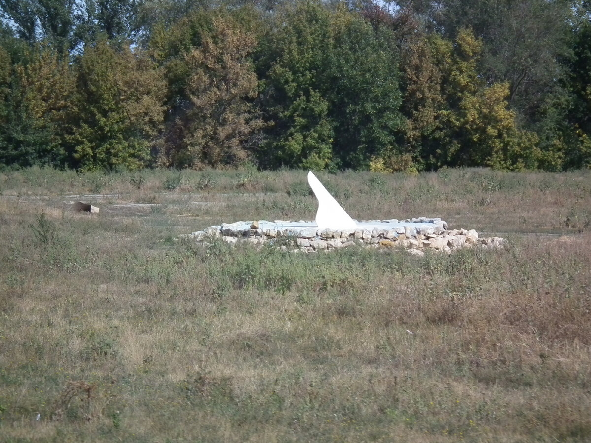 На месте этого пустыря сейчас парк