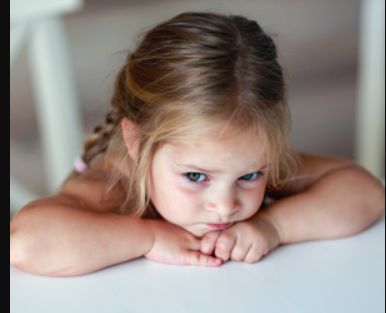 Я не помню, кем была на новогодних утренниках, но зато точно знаю, что мать была злодейкой