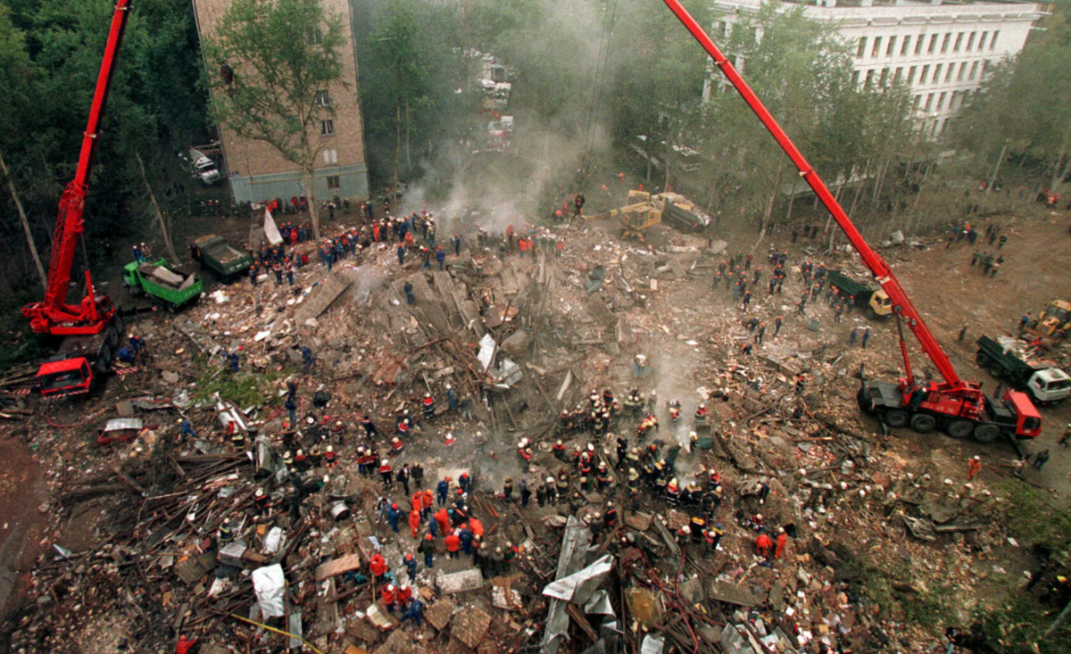 Взрыв на каширской москва. Взрыв домов в Москве на каширке 1999. 13 Сентября 1999 Каширское шоссе. Каширское шоссе взрыв 1999. 1999 Год взрыв на Каширском.