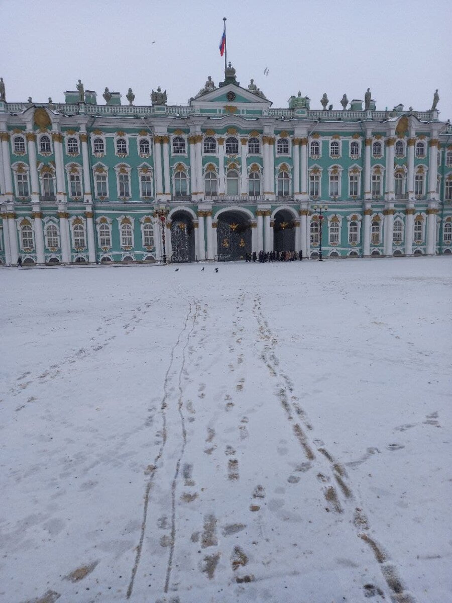 Дворцовая площадь. Эрмитаж. Санкт-Петербург.