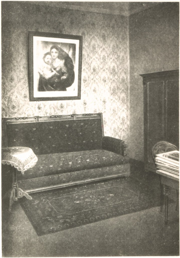 "Фотография, снятая с кабинета Ф.М.Достоевского, в котором он скончался, в марте или апреле 1881 года. Диван, служивший Фёдору Михайловичу постелью и на котором он скончался" - надпись на обороте фото, сделанная А.Г, Достоевской 