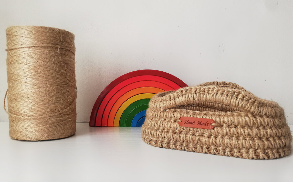 Моя первая вязаная корзинка из джута