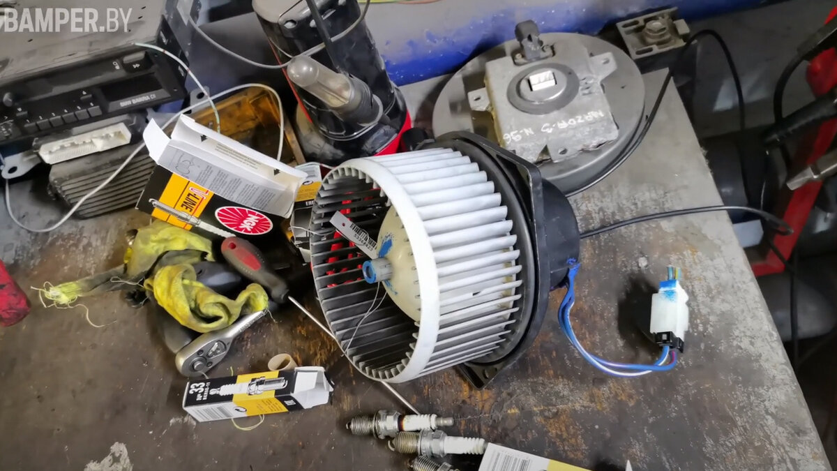 меняем моторчик печки