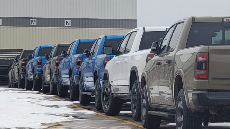 Один из складов на сборочном заводе Стерлинг Хайтс (SHAP) в Стерлинг Хайтс, штат Мичиган. 
