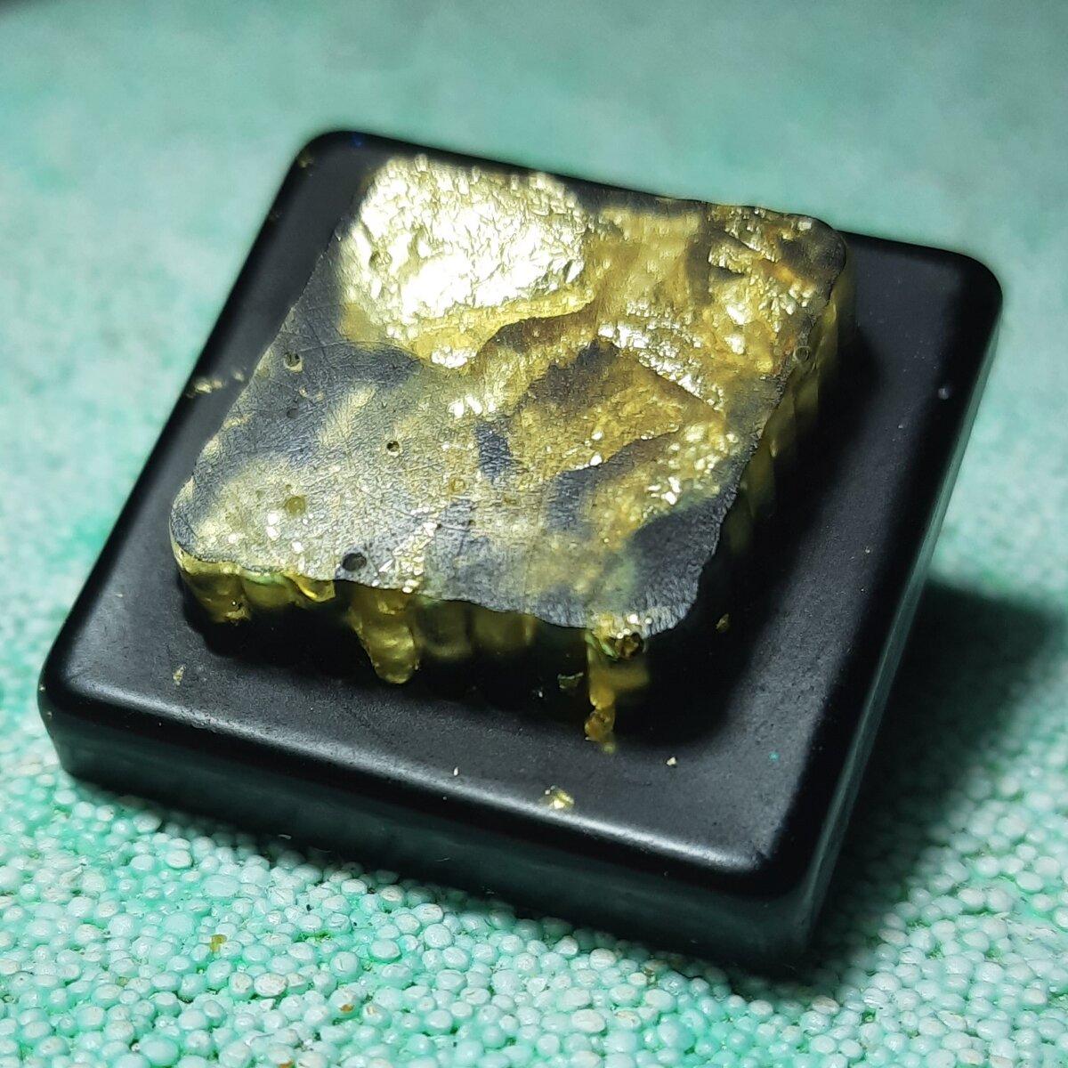 Кулон из эпоксидной смолы. 