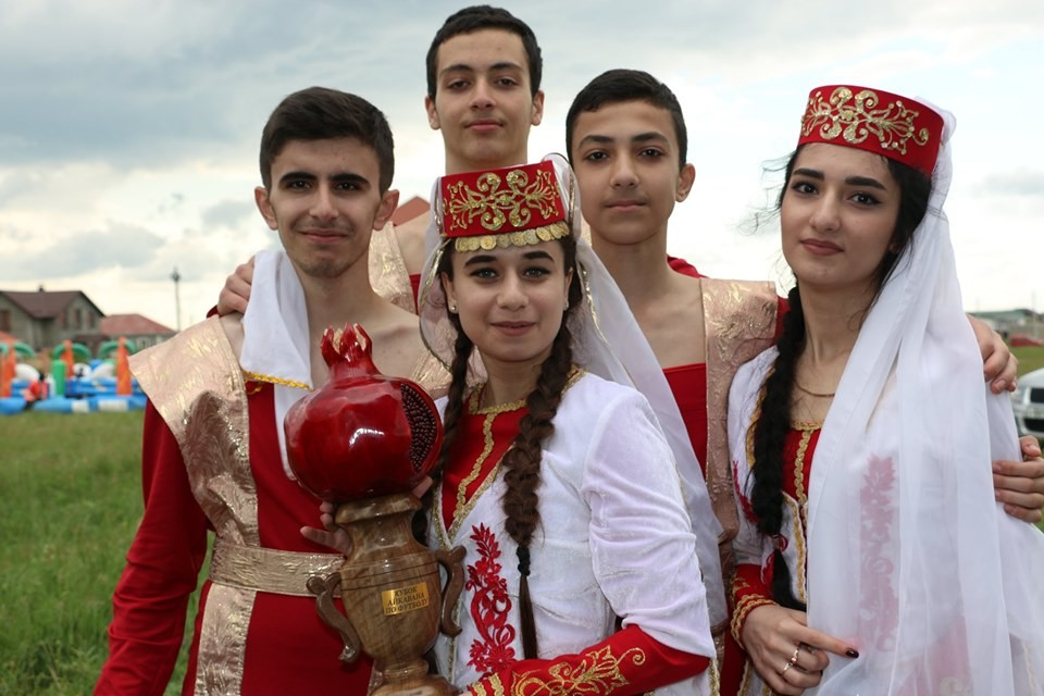 Армяне рост. Армения народ. Армяне. Армянская Национальная одежда. Крымские армяне.