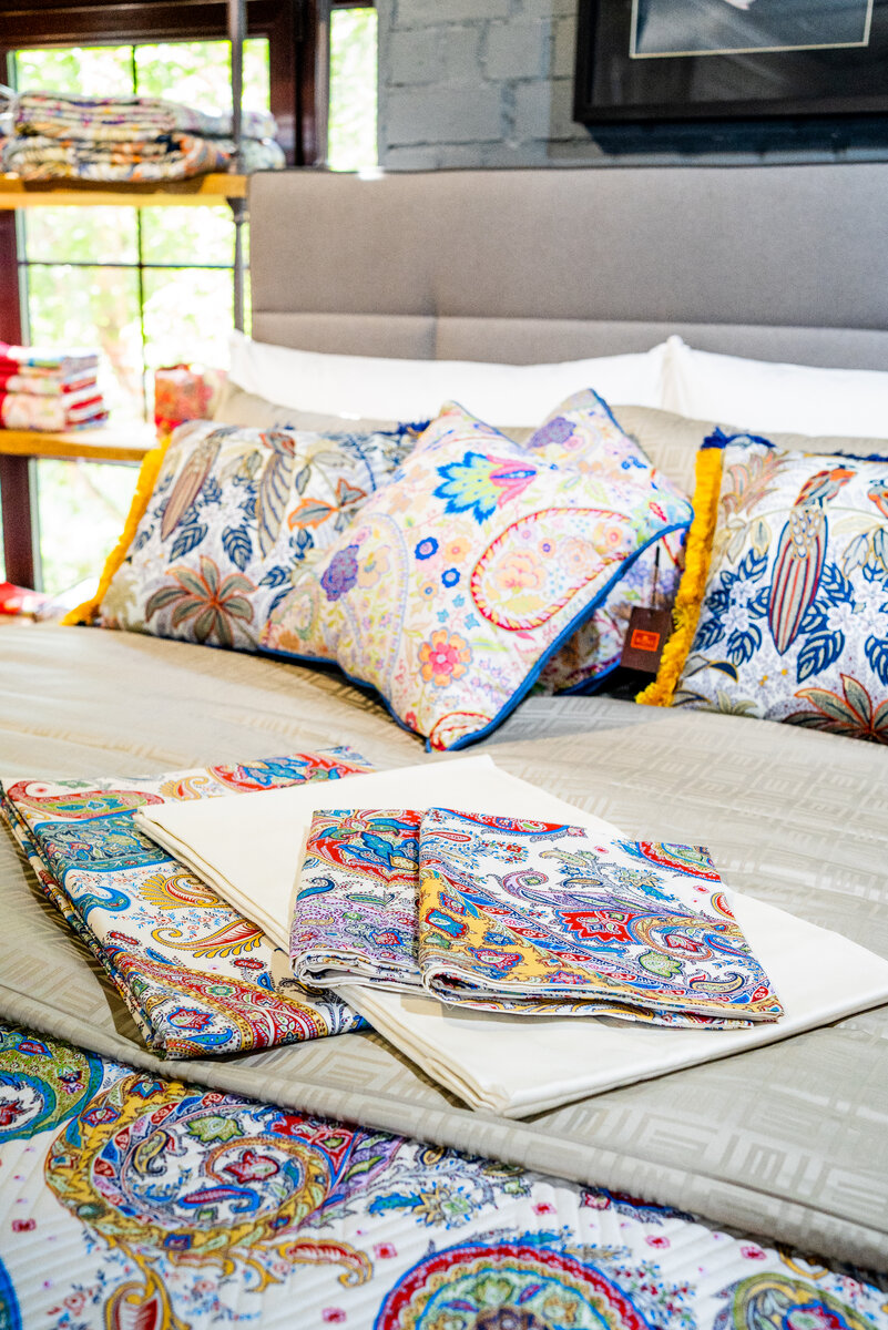 Помимо одежды дизайнеры ETRO предлагают коллекции для дома. 