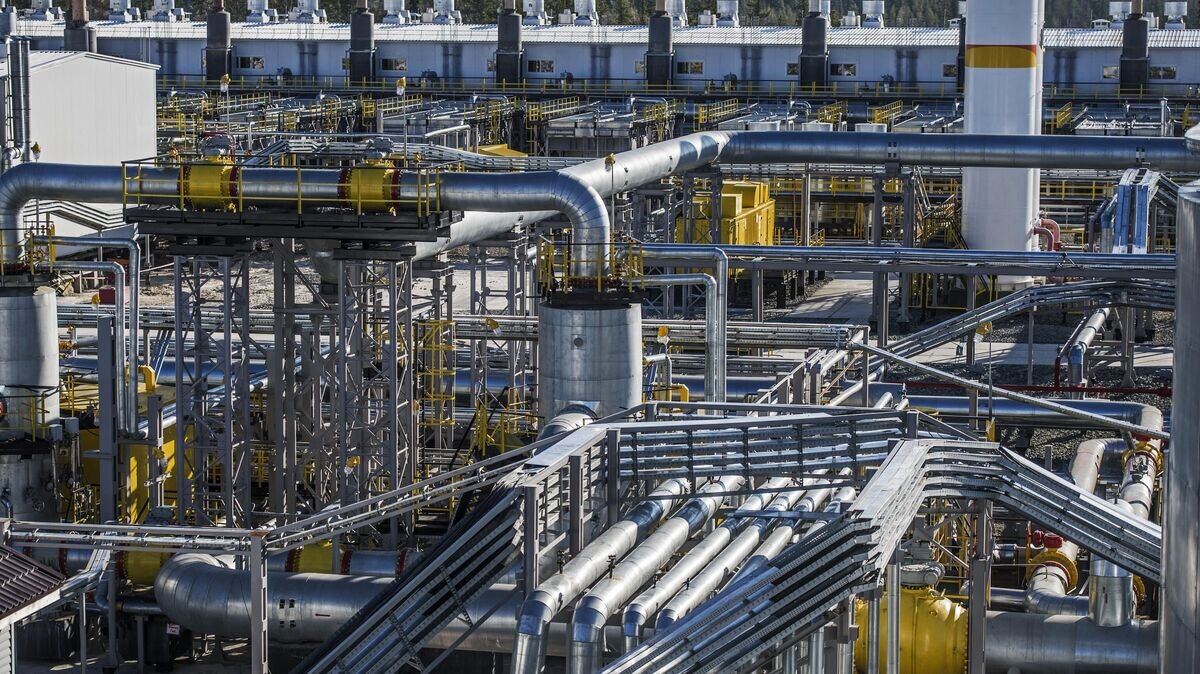    Дожимная компрессорная станция Харампурского месторождении ООО "РН-Пурнефтегаз"© РИА Новости / Евгений Биятов