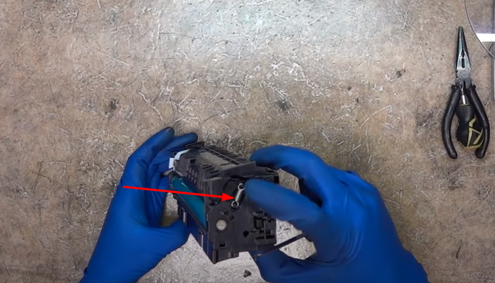 Фото 2. Стягивающая пружина с одной стороны