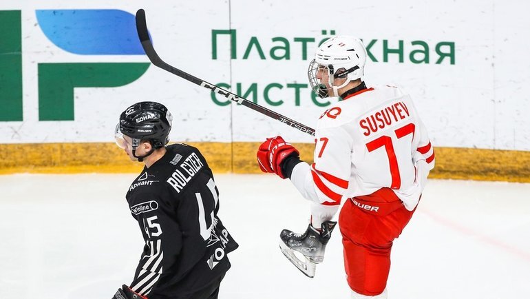    17-летний нападающий «Спартака» Никита Сусуев празднует первый гол в КХЛ.ХК «Трактор»