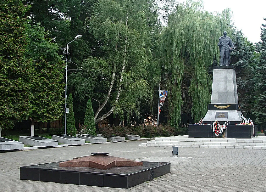 Памятники Калининграда Братская могила советских воинов. Мемориал Зеленоградск. Калининград памятник Братская могила. Братская могила Зеленоградск.