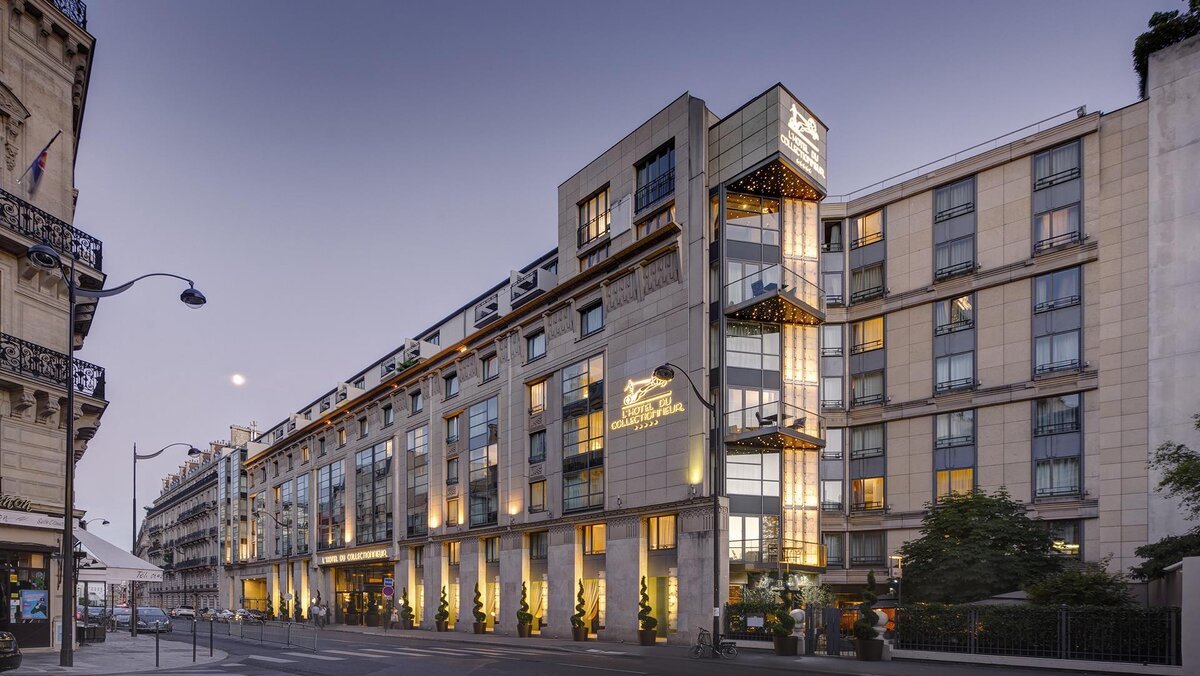 Le Hôtel du Collectionneur, центральный фасад. Официальный сайт - www.hotelducollectionneur.com