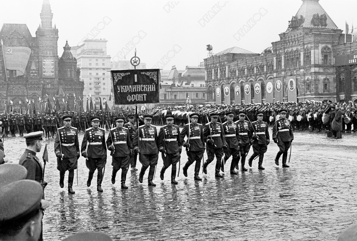 Речь сталина на параде победы. Парад 45 года. Речь Сталина 9 мая 1945. Парад 45 года на красной площади.