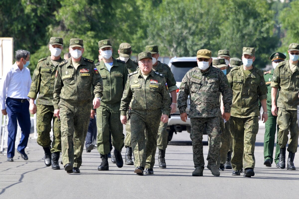 В военном ведомстве сообщили, что в понедельник первый заместитель министра обороны Руслан Цаликов совместно с главой республики Шолбаном Кара-оолом проверил готовность госпиталя к работе.