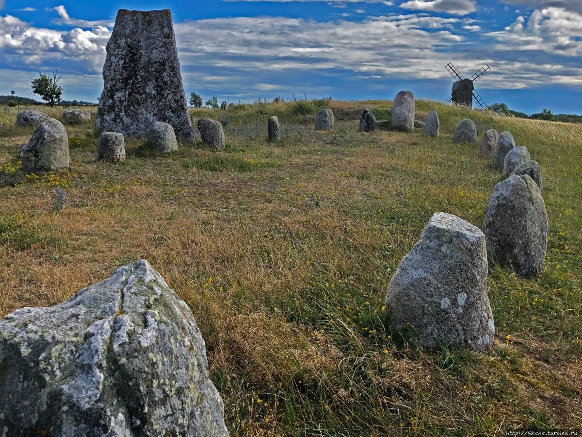 Каменный корабль Курган Анунд