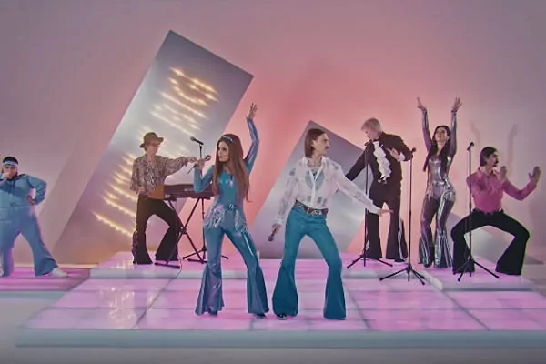 Группа Little Big, клип на песню "Uno" https://www.elmundo.es/f5/escucha/2020/03/20/5e74ea91fc6c83f22c8b45f7.html