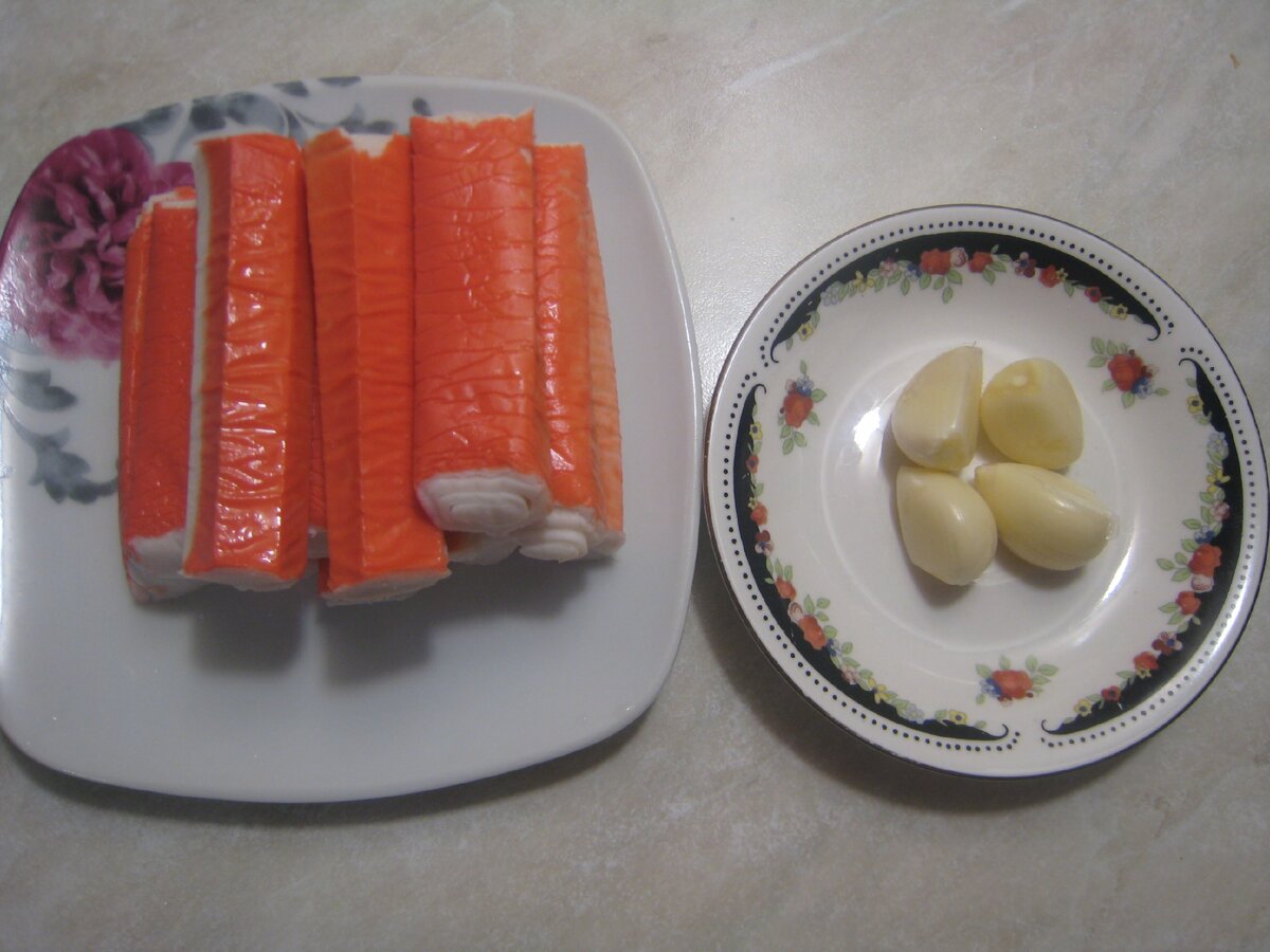 Закуска, которой всегда будет мало: рецепт крабовых палочек в кляре с сыром