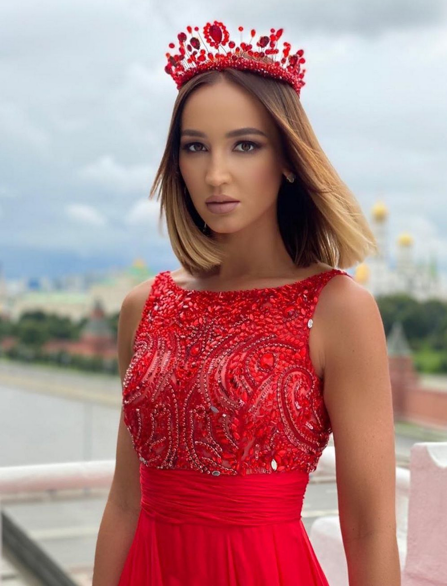 Instagram: @buzova86