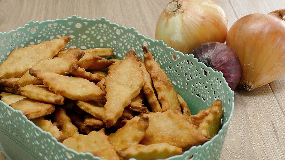 Луковые крекеры