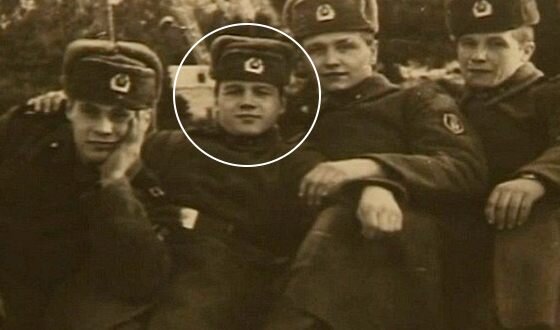 Сергей Наговицын на службе в армии, вместе с сослуживцами.  фото: яндекс-картинки.