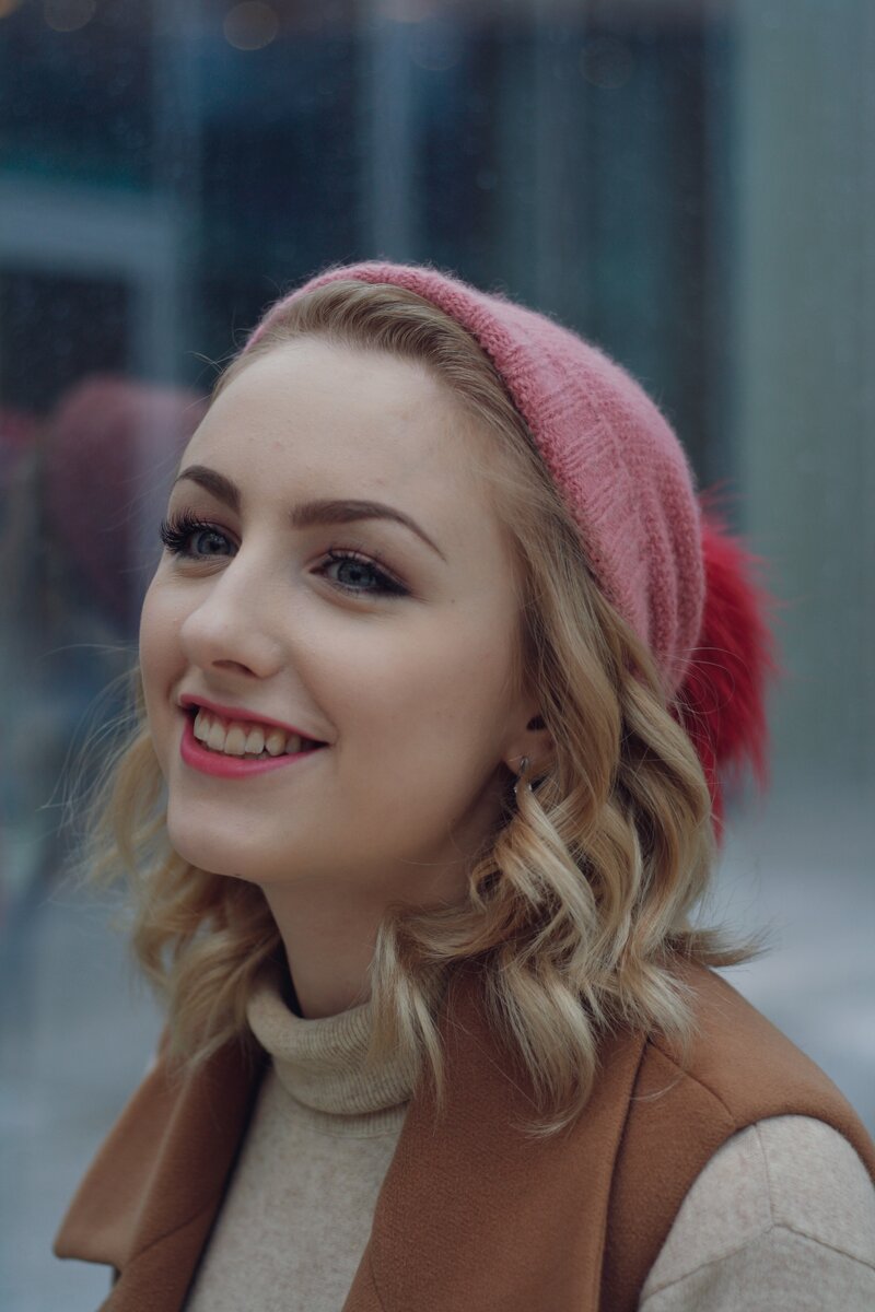 Россия, Москва, 2020. Модель: Ксюша Соколова, фотограф: Оля Петрунина. Шапка: Rusangora