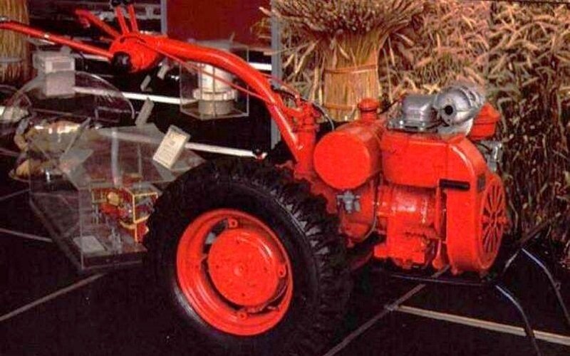 Мотоблок "Беларусь" МТЗ-05 на Выставке достижений народного хозяйства (ВДНХ), Москва, 1985 год