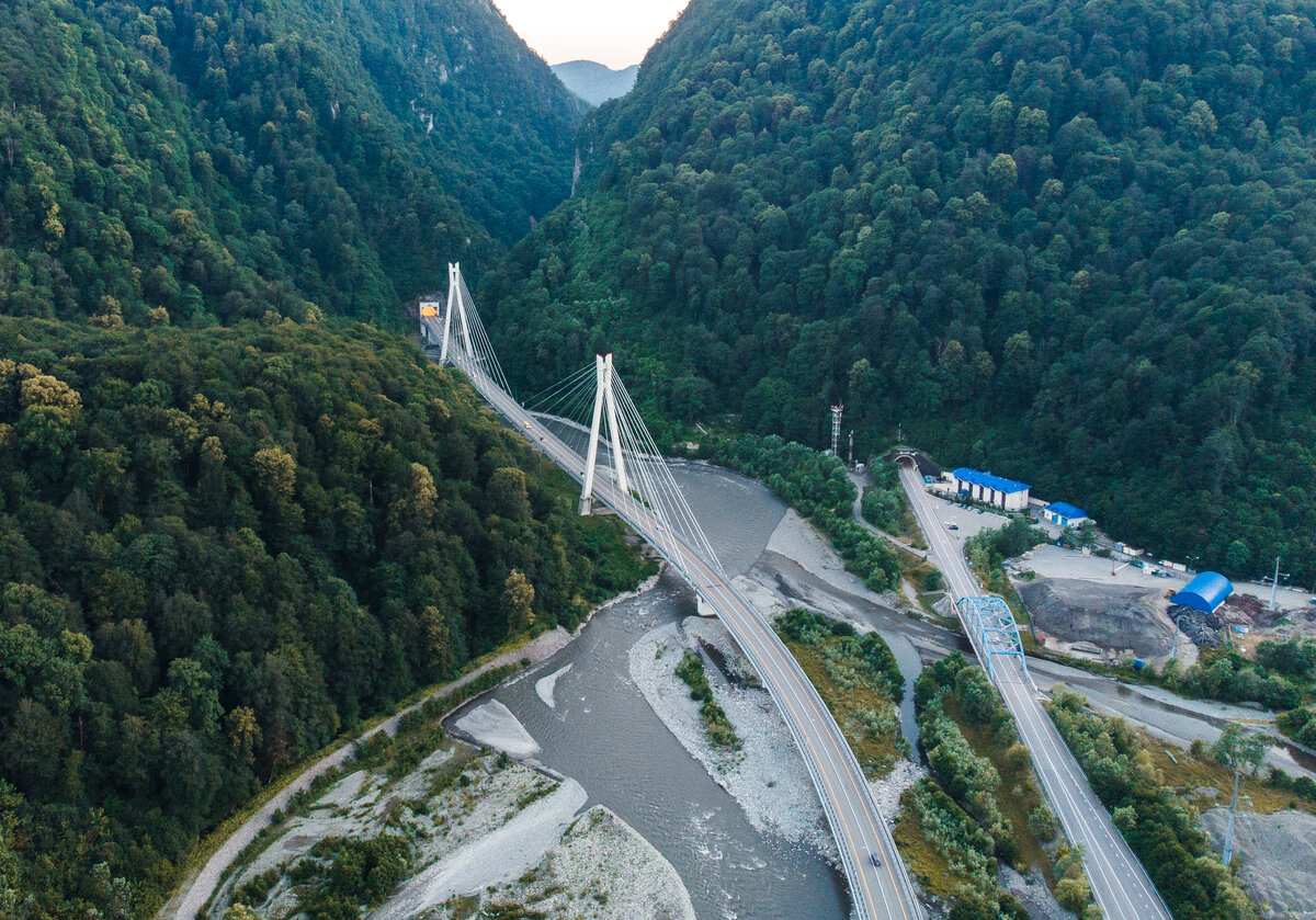 Дорога Адлер — Красная поляна с воздуха. Фото автора статьи
