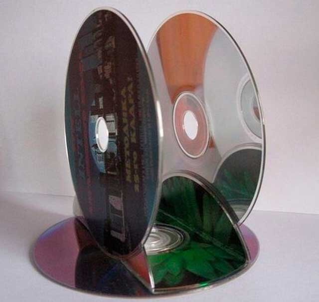 Что можно смастерить из дисков. Полезные вещи из старых дисков