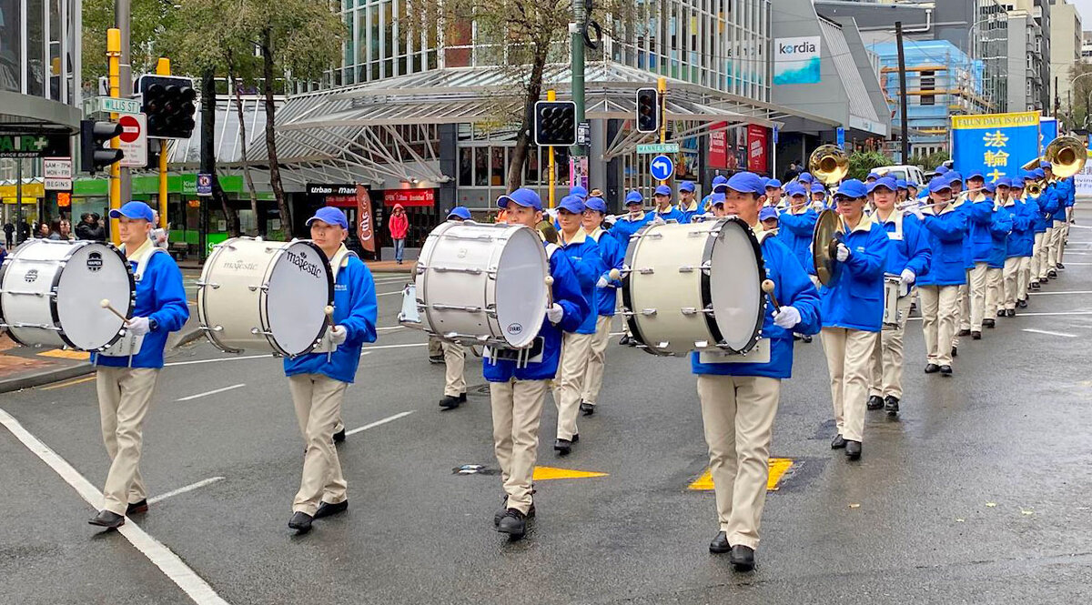 Практикующие Фалуньгун провели парад в Веллингтоне