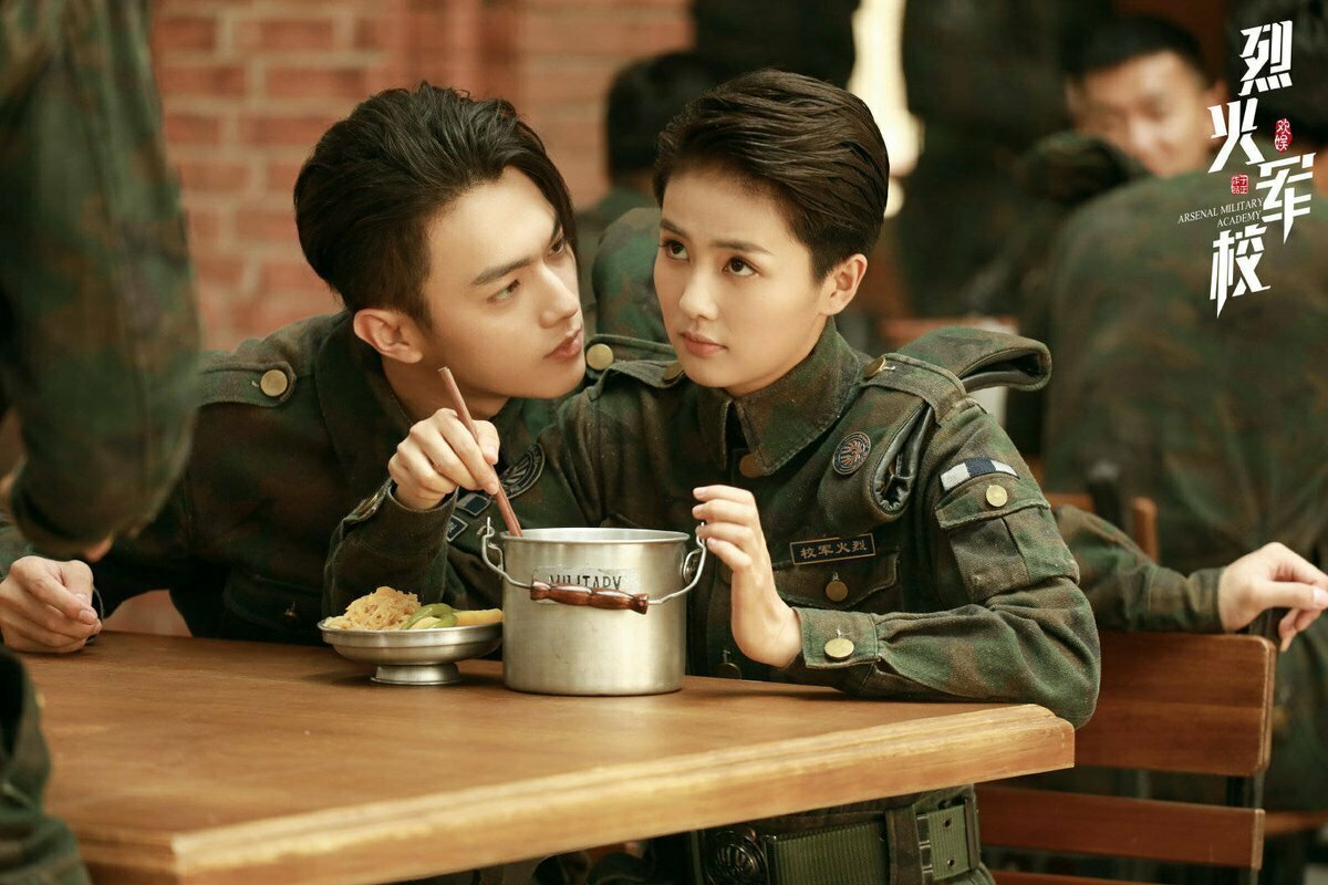 Бай Лу, конечно женственная актриса, но все же в некоторых сценах была весьма убедительна в роли парня.