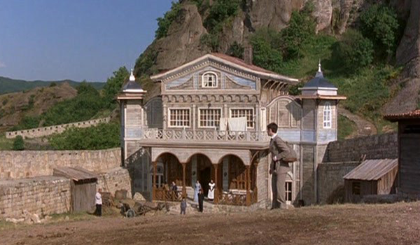 Кадр из фильма. Усадьба жаворонков