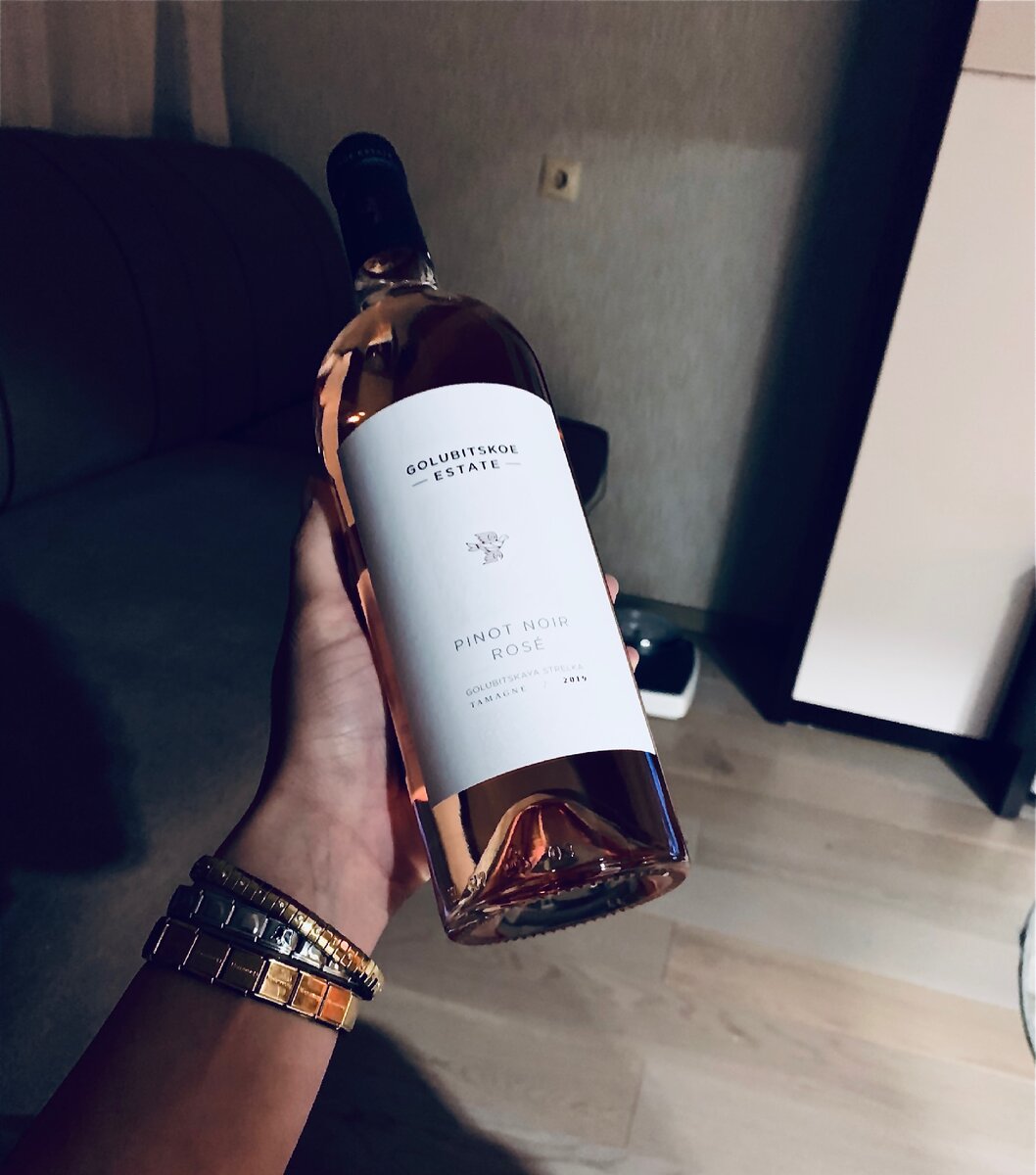 Пей вино🍷смотри на море 🌊 