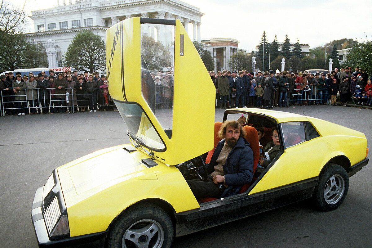 Демонстрация самодельного автомобиля