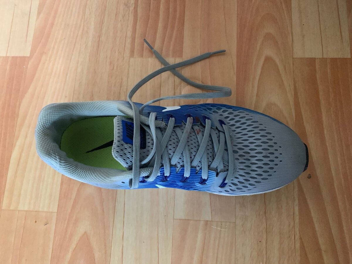 Собственно это уже мои вторые кроссовки линейки Nike Pegasus. До этого были 32-е. Прекрасно знал, что они из себя представляют, поэтому решил взять опять, но 34-к. Nike позиционирует эти кроссовки, как для быстрого бега