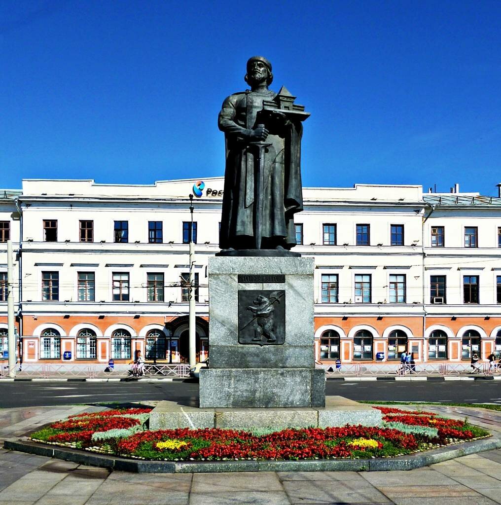 Памятник Ярославу Мудрому