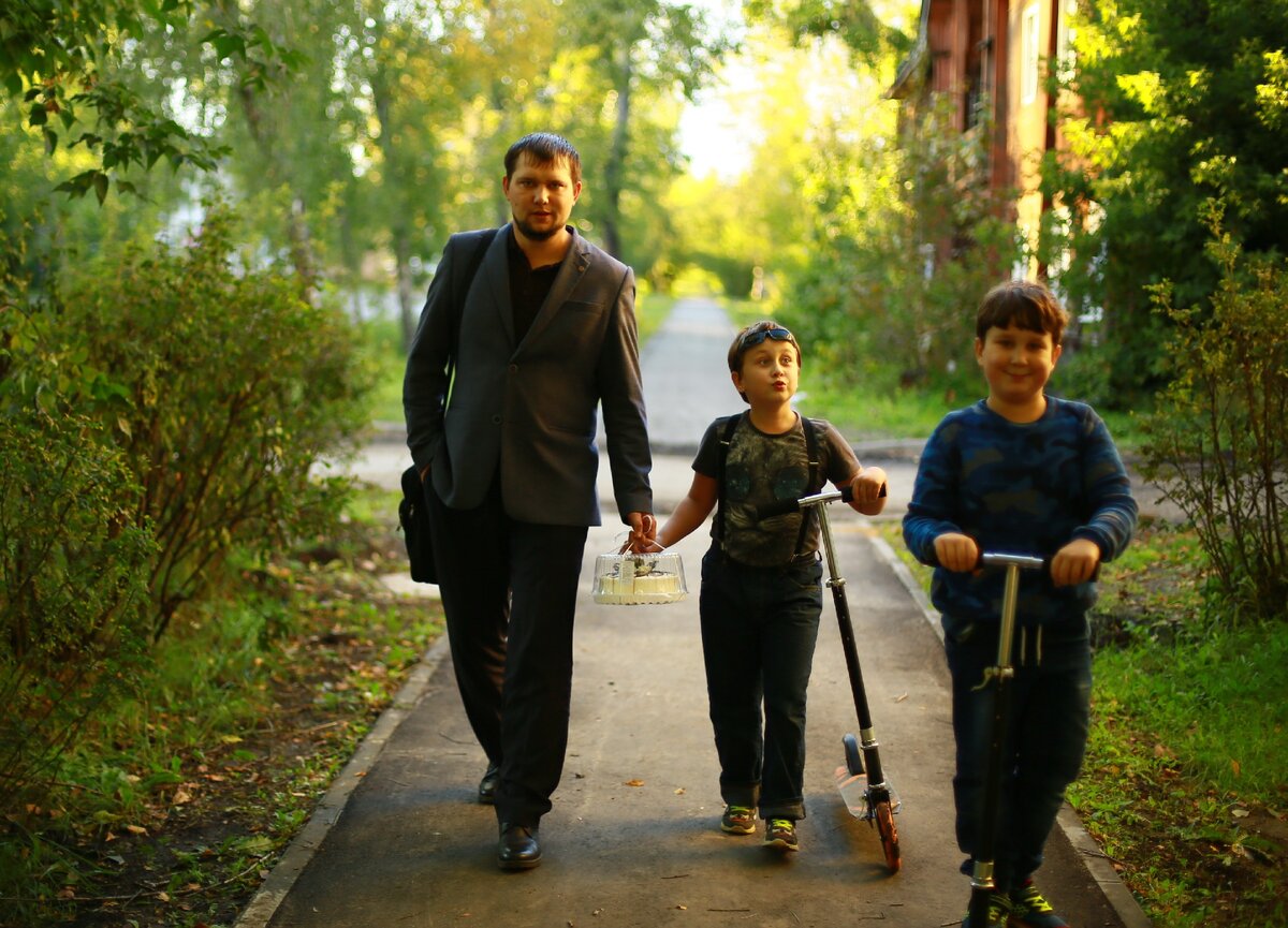 Второй торт...Простите, папа с тортом)