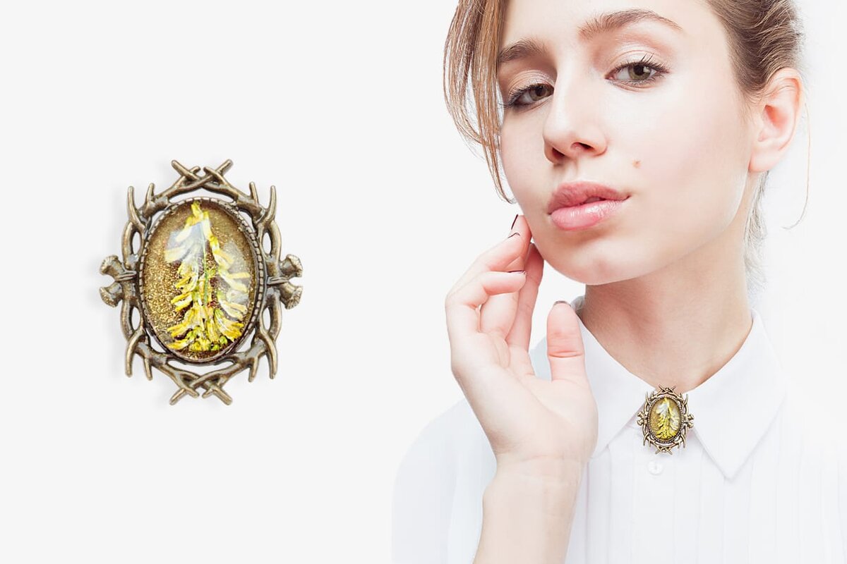 Винтажная брошь с цветами внутри