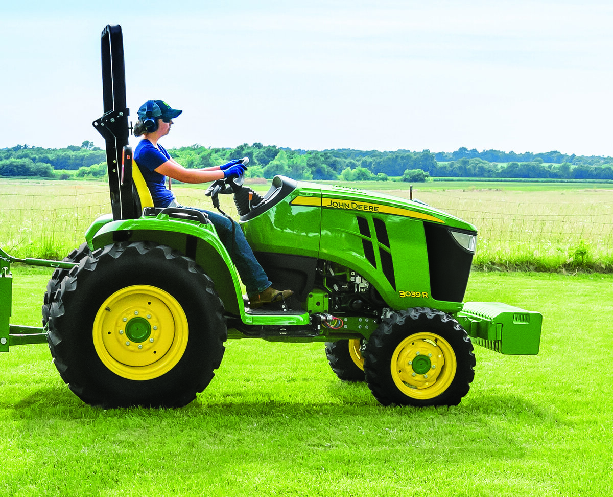 Малыш джонник тройка универсальный трактор. John Deere 3039R (38,7 л.с.) |  В мире сельского хозяйства | Дзен