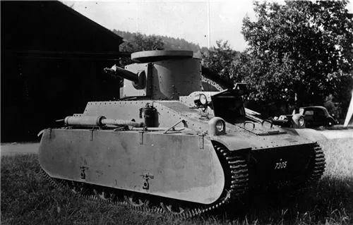 Брутально модернизированный в Швейцарии танк Виккерса м1934.