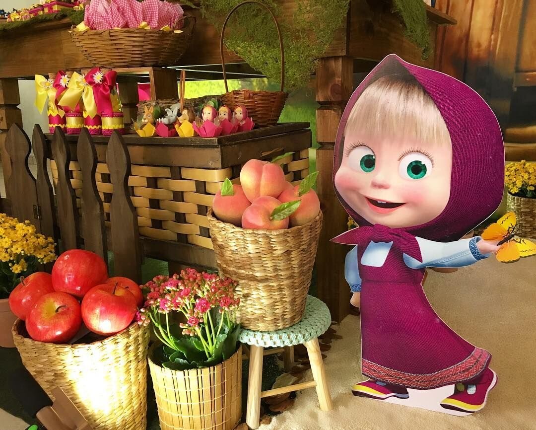 Многие дети очень любят мультик Маша и Медведь, и им точно понравится возможность играть вместе с любимыми персонажами. Фирменное приложение  мультфильма содержит 13 мини-игр — это различные головоломки и полезные развлечения для самых маленьких. Оно точно увлечет малыша, и учиться ему будет куда интереснее.