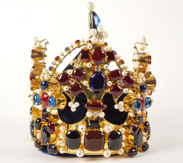 Королевские регалии великобритании. Императорская корона анны иоанновны. Корона короля дании кристиана iv. Лондонский тауэр корона. Корона британской империи реплика.
