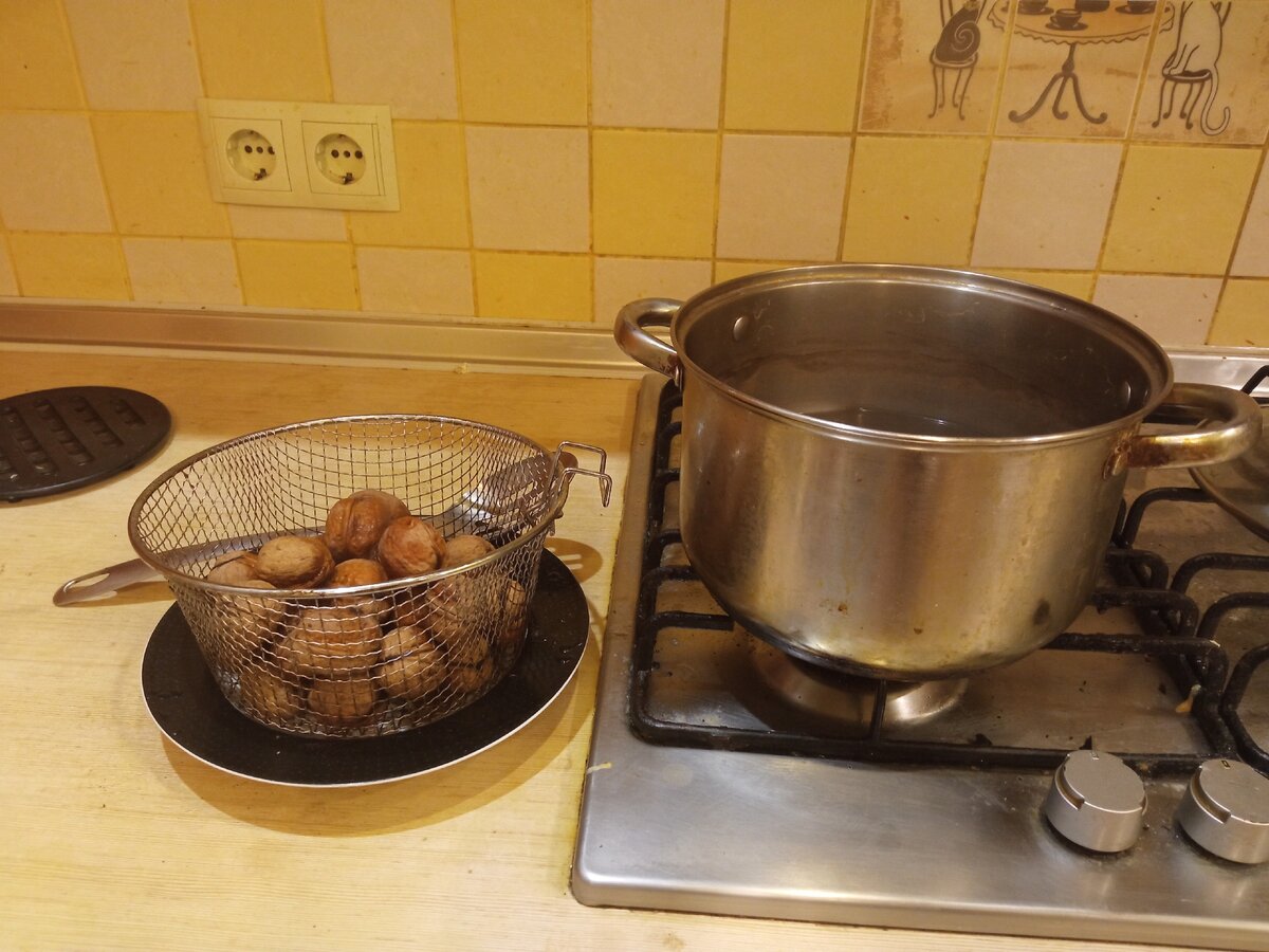 Выловленные грецкие орехи