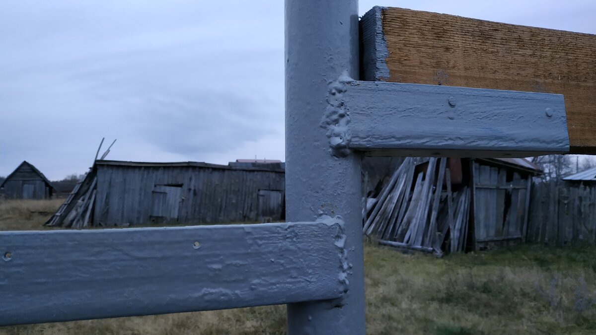 Два уголка, вид изнутри участка.