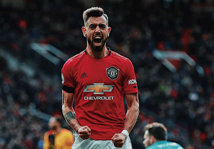 Бруну Фернандеш в футболке Манчестер Юнайтед