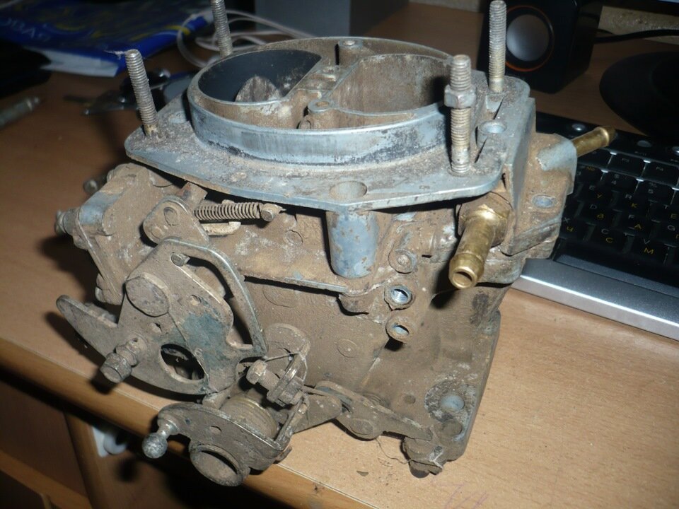 Карбюратор загрязняется не только изнутри, но и снаружи