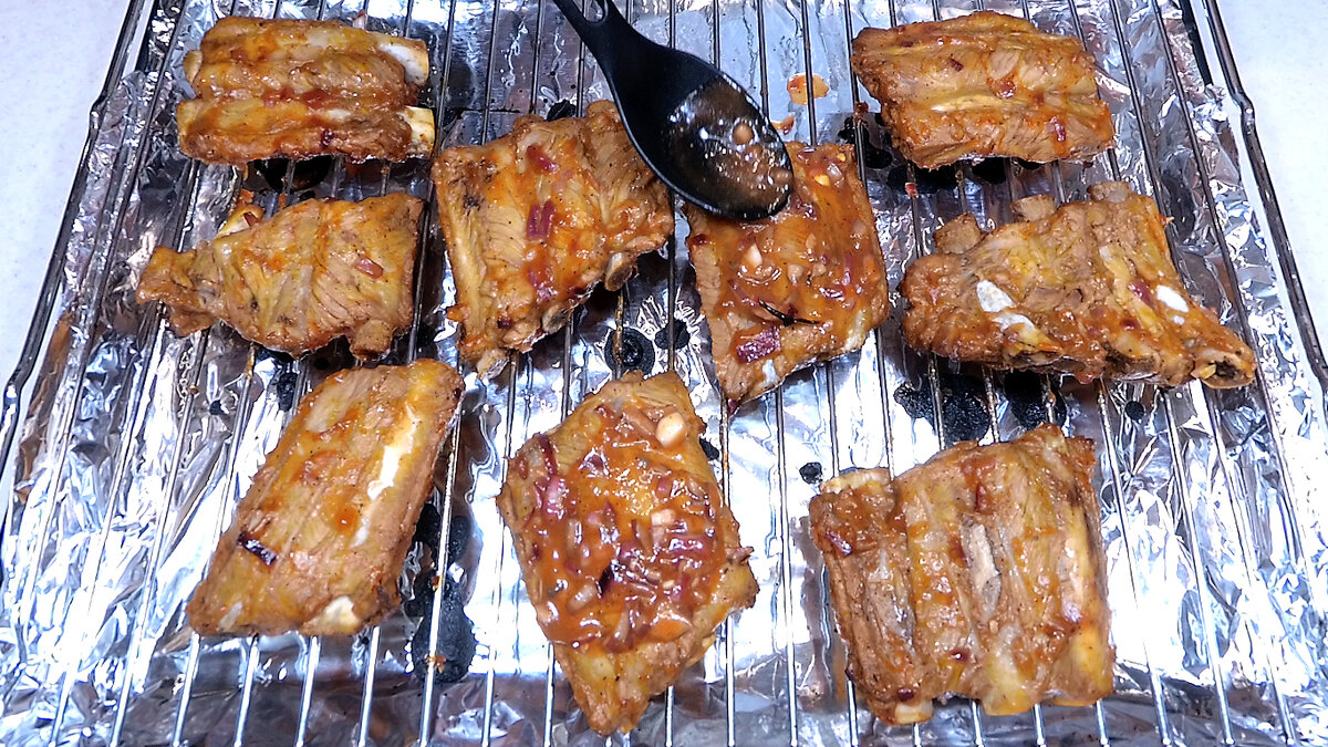 рёбрышки свиные в духовке. рёбрышки свиные в духовке. ребра в духовке. рёбрышки свиные в духовке. свинина на ребрышках в духовке.