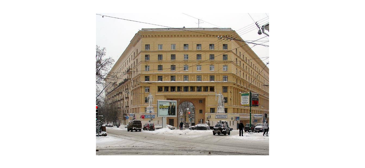 Тот самый двор и та же самая подворотня. Фото из открытых источников. 