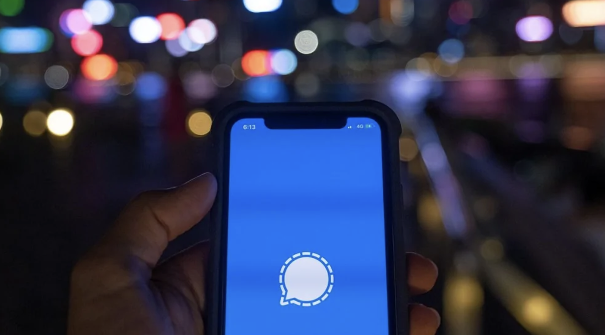 
Если вы решили попробовать Signal, расскажем, как этот мессенджер установить и настроить. На примере iOS, хотя на Android все будет также.