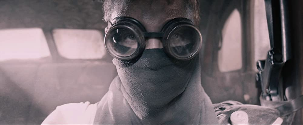 Кадр из фильма, источник: imdb.com. Режиссер: Джордж Миллер. Оператор: Джон Сил. Производство: Kennedy Miller Productions, RatPac-Dune Entertainment, Village Roadshow Pictures, Warner Bros. Pictures Co. Прокат: Каро-Премьер