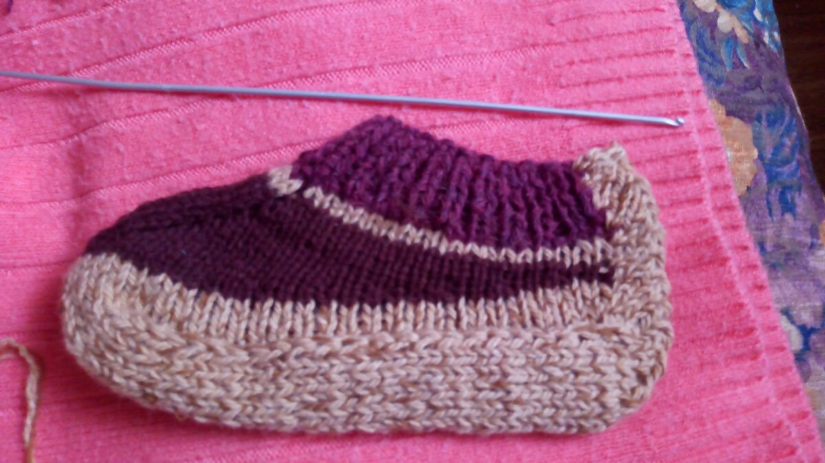 следки на 2 спицах из остатков пряжи. следки из остатков пряжи на двух спицах. следки из остатков пряжи на двух спицах. тапочки из остатков пряжи. островок вязания с ириной тапочки.